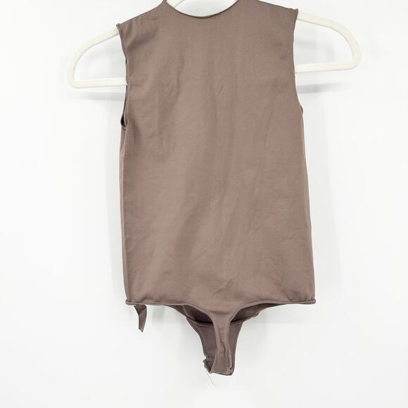Skims Womens Minimalist Essential Crewneck Sleeveless Bodysuit XXS / XS Taupe - Picture 7 of 7